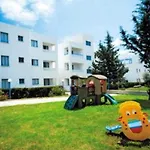 Kefalonitis מלון דירות 3*