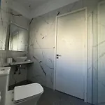 科法罗尼缇公寓酒店 3*